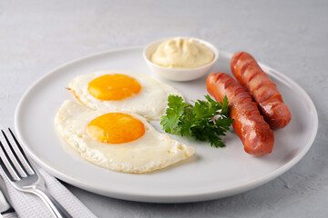 scrambled eggs with grilled sausages and parsley and mayonnaise