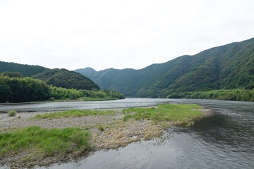 Fototapeta premium 佐田沈下橋から撮影した四万十川