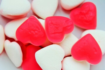 Obraz premium Pile of heart shaped jelly candies on white background