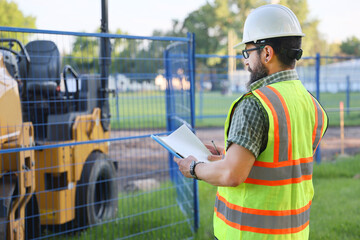 Obraz premium Outdoor builder portrait, construction worker near workplace