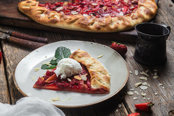 Biscuit with strawberries and almonds
