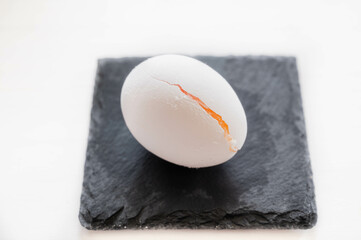 冷凍庫から出した冷凍たまご