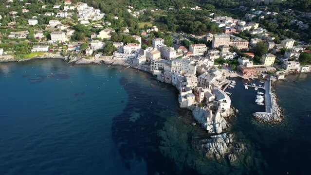 Erbalunga un matin d'&eacute;t&eacute; - Corse	