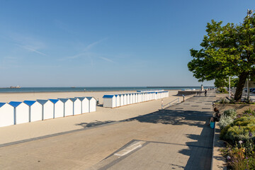 Fototapeta na wymiar Promenade San Martin le long de la plage de Boulogne-sur-Mer