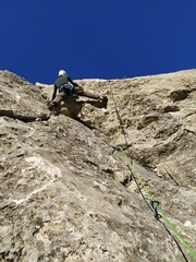 Escalade dans les Hautes Alpes , la roche saint arnaud