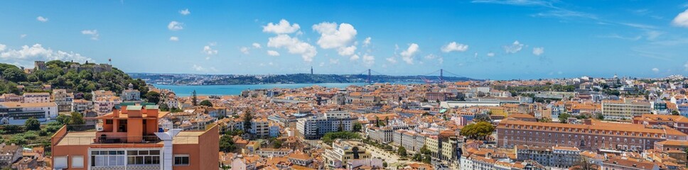 Fototapeta na wymiar Vista Panorâmica de Lisboa Portugal