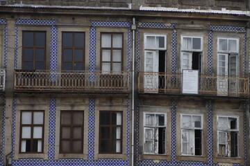 Fototapeta na wymiar Architecture in the old town of Porto, Portugal