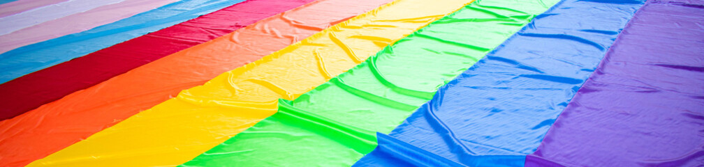 Bandera LGBTQ pride de color de arcoiris para portada 