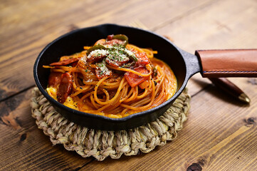 スキレットでナポリタン