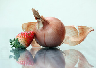 Onion and single red strawberry - 616910629