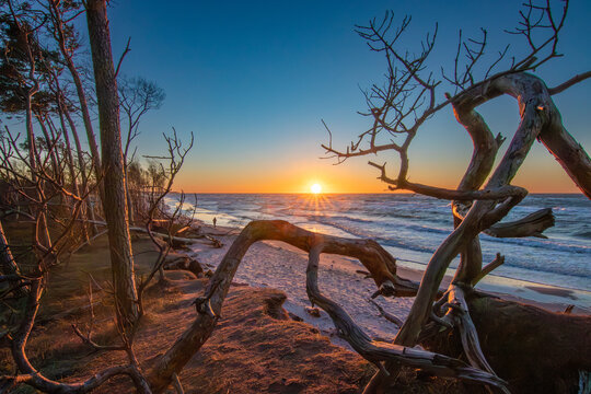 Zum Sonnenuntergang am Darsser Weststrand an der Ostsee.