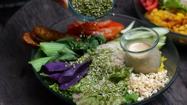 Delicious superfood is sprinkled with hemp seeds for the best taste and saturation with vitamins and trace elements. proper nutrition for vegetarians. Superfood at famous vegan restaurant