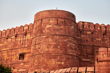 Walls of Agra red fort in India, view from main entrance Amar Singh Gate to beautiful ancient building, red fort in Agra built of red sandstone, Lal Qila historical ancient building - obrazy, fototapety, plakaty
