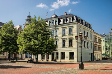 Obraz premium crimmitschau, deutschland - marktplatz mit alten Gebäuden