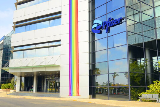 Logo Pfizer Inc. is an American multinational pharmacological and biotechnology corporation. Company facade. Israel Herzlia