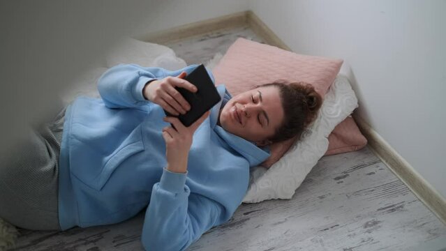 Woman reads e-book in her cozy apartment, 4k