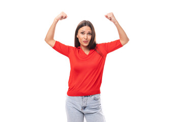 30 year old caucasian woman with straight dark hair dressed in a red shirt is inspired by an idea on a white background with copy space