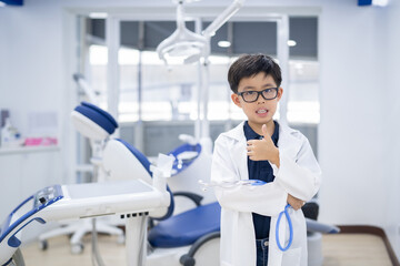 Naklejka premium Little Asian doctor dentist