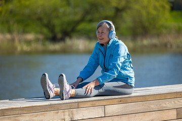 Woman resting after the morning run in the park