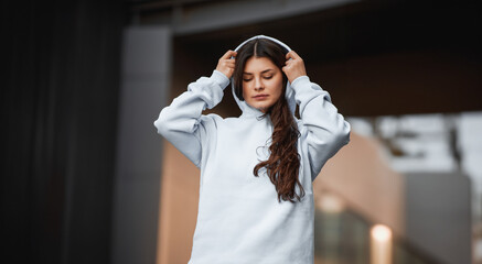 Versatile Clothing Brand Showcase. Mockup Templates for Hoodies and Casual Sportswear Featuring a Stylish model Wearing Logo-Free Designs Basic clothing brand mockup. Designer template for a hoodie