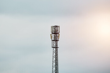 Obraz premium LTE advanced, 4g and 5g network. Network connection business background. Telecommunication tower. of different mobile phone, radio and television operators