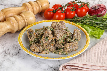 Fried turkey liver with herbs in cream sauce