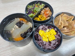 Stir pork curry and tomato fried with fried tofu and soup and corn mixed two tone brown rice