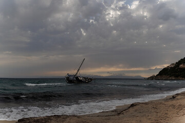 Stranded boat - Torre delle Stelle - Sardinia - Italy
Barca incagliata - Torre delle Stelle - Sardegna - Italia