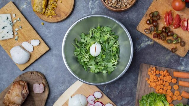 Time Lapse de ensalada fresca en 4k horizontal