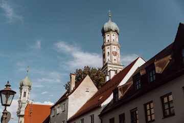 Maximilianstraße, Augsburg, St. Ulrich und Afra, Hausdächer, Kirchturm