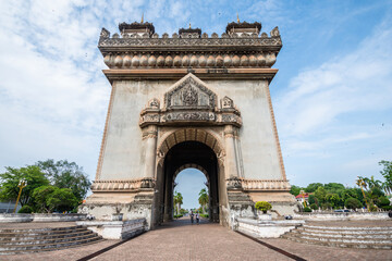 Fototapeta na wymiar views of famous patuxay arch in vientiane, laos