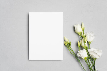 Obraz na płótnie Canvas Floral invitation card mockup with eustoma flowers, blank card mock up with copy space