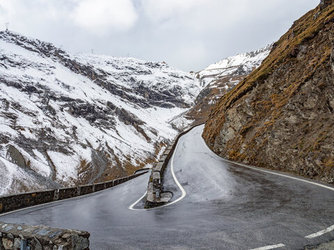 Alpine road on the Stilfser Joch in winter
