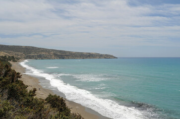 La plage et le cap de Kommos près de Tympaki en Crète