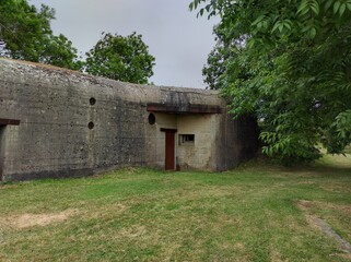 Fototapeta na wymiar blockhaus bunker seconde guerre mondiale