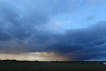 Wolkenhimmel vor einem Gewitter