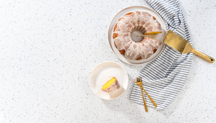 Simple vanilla bundt cake from box cake