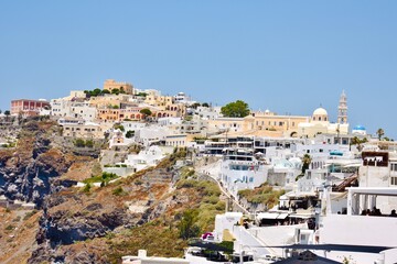 Fototapeta premium White and neutral buildings on top cliff in Fira, Santorini 