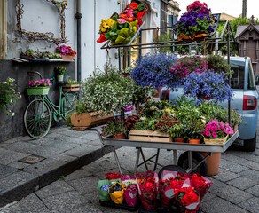 Fototapeta na wymiar Small flower shop in streets of Acireale on Sicily, Italy