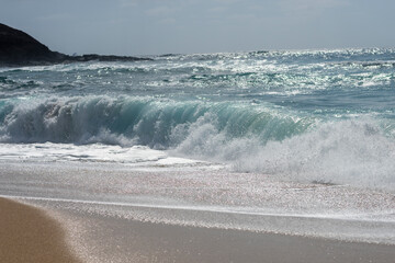 Mar de la costa verde de Cerdeña , Italia 