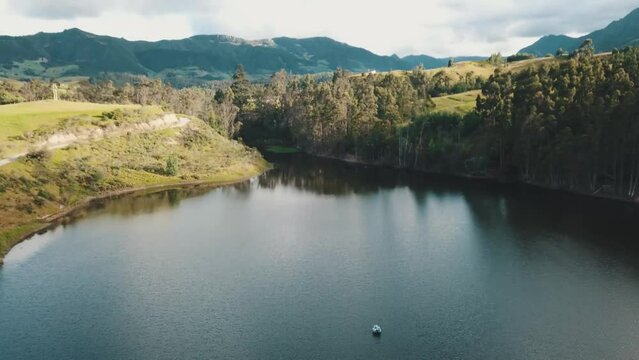 Drone video of El Hato Reservoir Park in the Ubat&eacute; Valley transports you to dreamlike landscapes