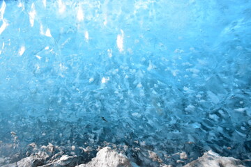 アイスランド、スーパーブルーの氷の絶壁