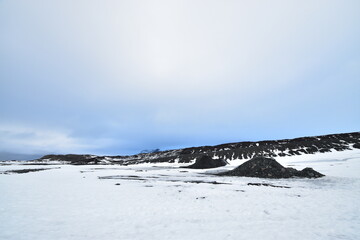 朝の銀世界・大雪原（北欧のアイスランドにて）