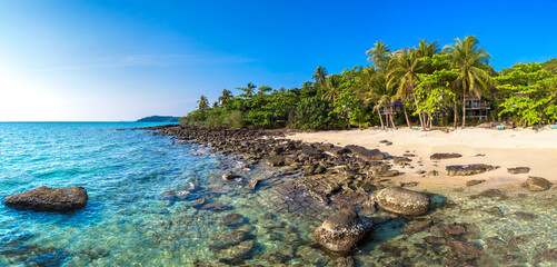 Beautful tropical beach i