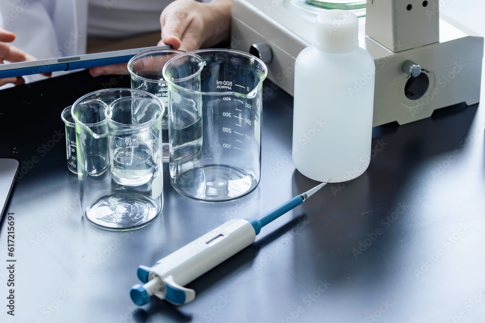 Aufkleber experiment equipment placed in a science lab.