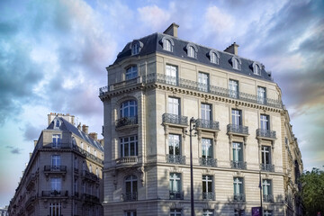 Fototapeta na wymiar Paris, beautiful building boulevard de Courcelles, in a luxury district 