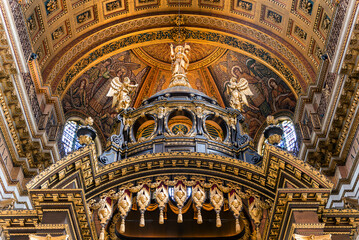 Fototapeta na wymiar 06.23.23. London, United kingdom. St Pauls cathedral is most popular touristic church in London city. Splendid interior spaces and amazing arts on the wall.