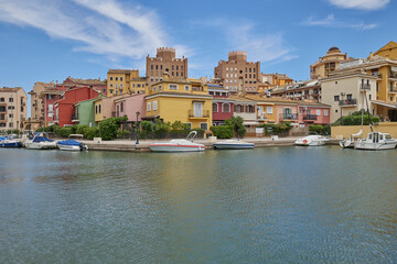 Obraz premium Panoramic view of colorfull houses and moored yachts in Port Saplaya