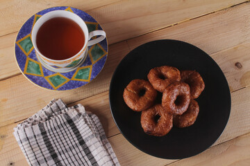 Ali agrem cake is a traditional Sundanese food originating from Karawang, which at first glance looks similar to a donut because it is round and has a hole in the middle. 
