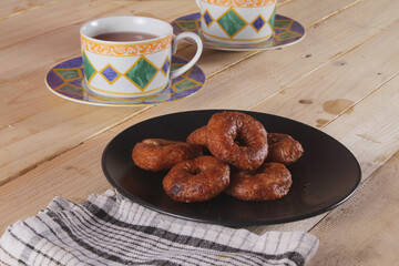 Ali agrem cake is a traditional Sundanese food originating from Karawang, which at first glance looks similar to a donut because it is round and has a hole in the middle. 
